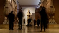 Patung kuno Asiria yang mewakili Nabu, dewa kebijaksanaan dan pengetahuan, ditampilkan pada pembukaan kembali Museum Irak di Baghdad, Irak, Rabu (16/3/2022) waktu setempat.  