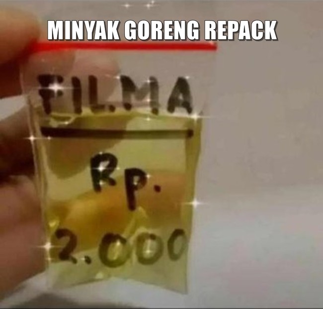 Bagi yang nggak mampu beli minyak goreng dengan kemasan full size maka bisa mencoba alternatif repack nya nih. Tapi kalau hanya sekecil ini kira-kira cukup untuk berapa kali masak ya? Foto: 1cak.com