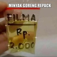 Bagi yang nggak mampu beli minyak goreng dengan kemasan full size maka bisa mencoba alternatif repack nya nih. Tapi kalau hanya sekecil ini kira-kira cukup untuk berapa kali masak ya? Foto: 1cak.com