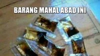 Kalau nggak suka pakai minyak mi instan jangan dibuang ya, kumpulin aja dulu. Siapa tahu laku dijual kalau sudah banyak begini, bagian dari harta karun nih. (1cak.com)