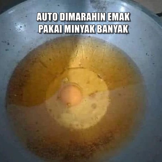 Kalau dulu bisa goreng telur pakai minyak yang banyak maka saat ini jangan harap deh bisa melakukannya lagi. Bisa-bisa kena omel emak di rumah. Foto: 1cak.com