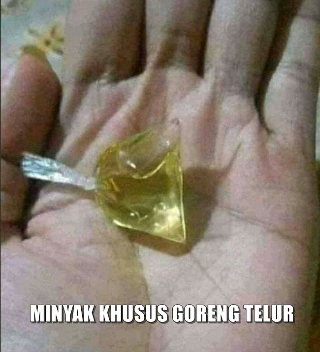 Karena minyak sedang langka dan mahal jadi harus hemat memakainya. Kalau bisa dibatasin aja deh kayak gini biar minyak di rumah nggak cepat habis. Foto: 1cak.com