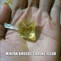 Karena minyak sedang langka dan mahal jadi harus hemat memakainya. Kalau bisa dibatasin aja deh kayak gini biar minyak di rumah nggak cepat habis. Foto: 1cak.com