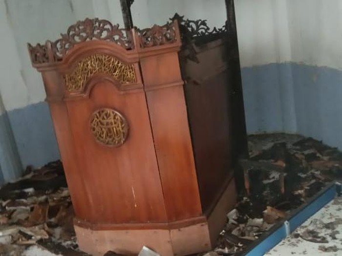 Mimbar Masid di Pidie Aceh terbakar