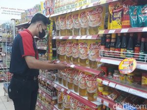 Tak Ada Antrean Panjang di Minimarket Pasuruan sejak HET Dicabut
