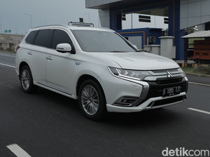 Review Mitsubishi Outlander PHEV: Belinya Diskon Rp 420 Juta, SUV yang Layak Dibeli?