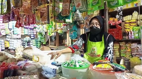 Pedagang sembako di Pasar Rembang tidak berjualan minyak goreng karena tak ada pasokan, Jumat (18/3/2022).