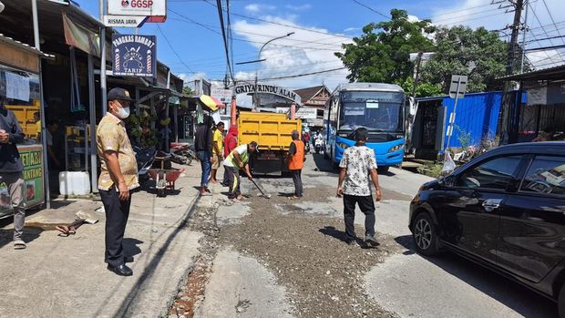 Pemprov Sulsel menambal Jalan Antang Raya