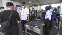 Ribuan penonton mulai berdatangan dari Lombok dan berbagai daerah di Indonesia guna menyaksikan balapan MotoGP seri kedua di Sirkuit Mandalika. Antara (Foto/Ahmad Subaidi).  