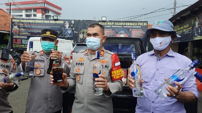 Polsek Palmerah menyita 500 botol miras