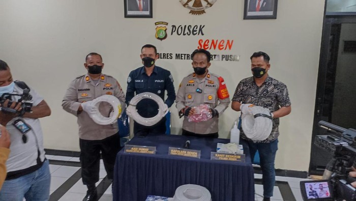 Polsek Senen menangkap 4 pelaku penipuan di Pasar Kenari