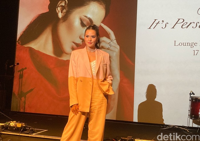 Raisa Raisa merilis album terbaru berjudul it's Personal, Plaza Senayan XXI Jakarta (17/3).