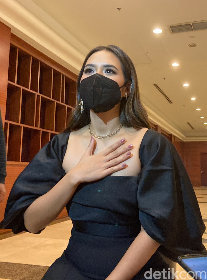 Raisa merilis album terbaru berjudul it's Personal, Plaza Senayan XXI Jakarta (17/3).