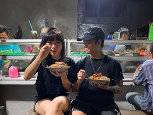 Ini Momen Seru Reza Arap Saat Jadi Barista dan Makan di Warteg