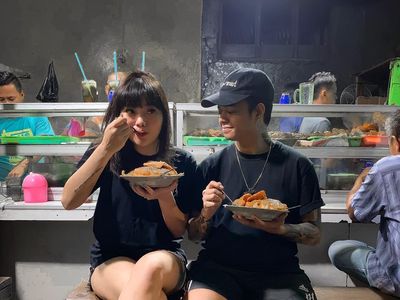Ini Momen Seru Reza Arap Saat Jadi Barista dan Makan di Warteg