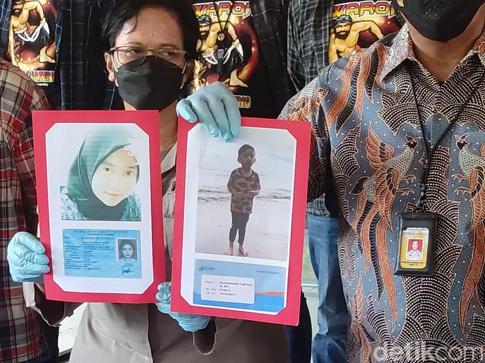 Rilis kasus pembunuhan ibu dan anak yang mayatnya dibuang di kolong tol Semarang, di Mapolda Jateng, Jumat (18/3/2022).