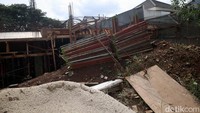 Diberitakan sebelumnya, Bareskrim Polri terus menelusuri dan menyita aset crazy rich Medan Indra Kenz, tersangka penipuan dan TPPU kasus Binomo. Total aset tersangka yang akan disita mencapai Rp 57,2 miliar.