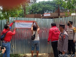 Polisi Segel Rumah Indra Kenz di Alam Sutera Tangerang