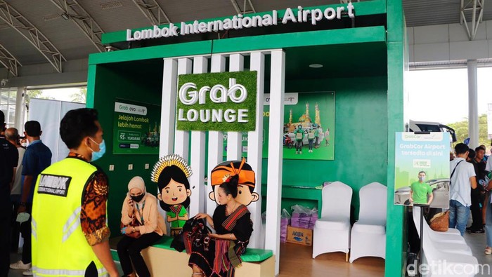 Menteri Pariwisata dan Ekonomi Kreatif Sandiaga Uno memuji kesiapan sarana transportasi di Bandara Internasional Lombok dalam menyambut pelaksanaan MotoGP Mandalika 2022.