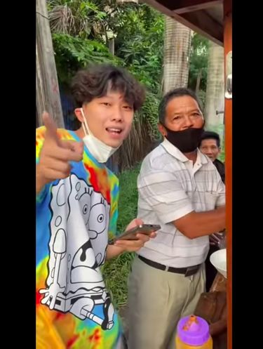 Selebriti yang pernah borong bakso satu gerobak