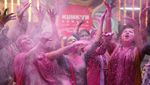 Semarak Warna Festival Holi di India