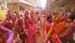 Semarak Warna Festival Holi di India