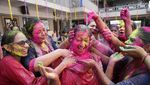 Semarak Warna Festival Holi di India