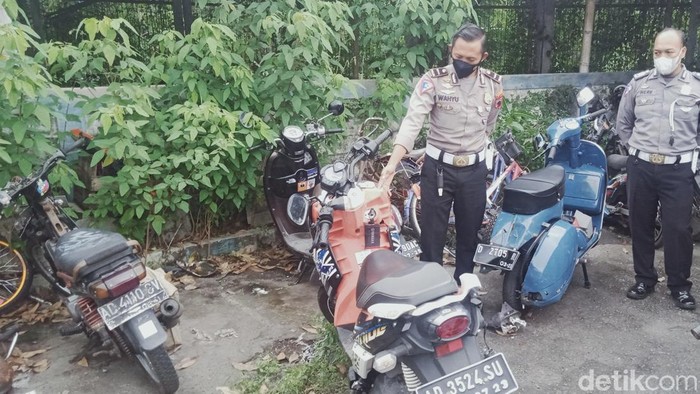 Sepeda motor korban kecelakaan diamankan di markas sat lantas Polres Klaten.