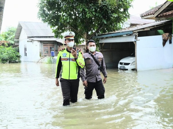 Suasana banjir di Desa Kedungweru, Kecamatan Ayah, Kebumen, Jumat (18/3/2022).