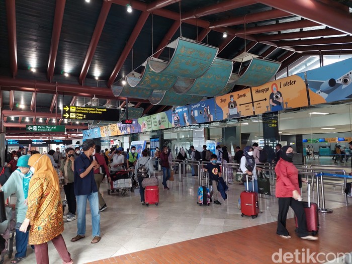 Suasana di Bandara Soetta, Jumat (18/3/2022)