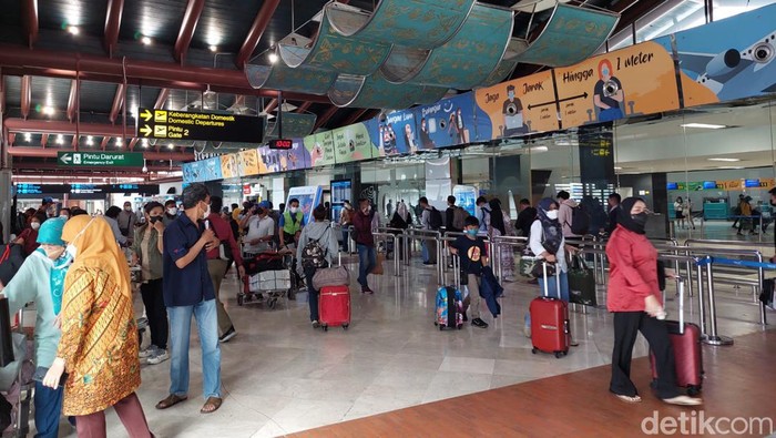 Suasana di Bandara Soetta, Jumat (18/3/2022)