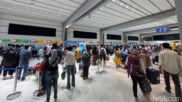 Suasana di Bandara Soetta, Jumat (18/3/2022)