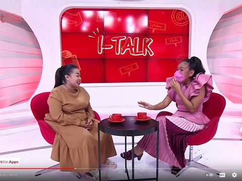 Tante Lala menceritakan jatuh bangun hidupnya.