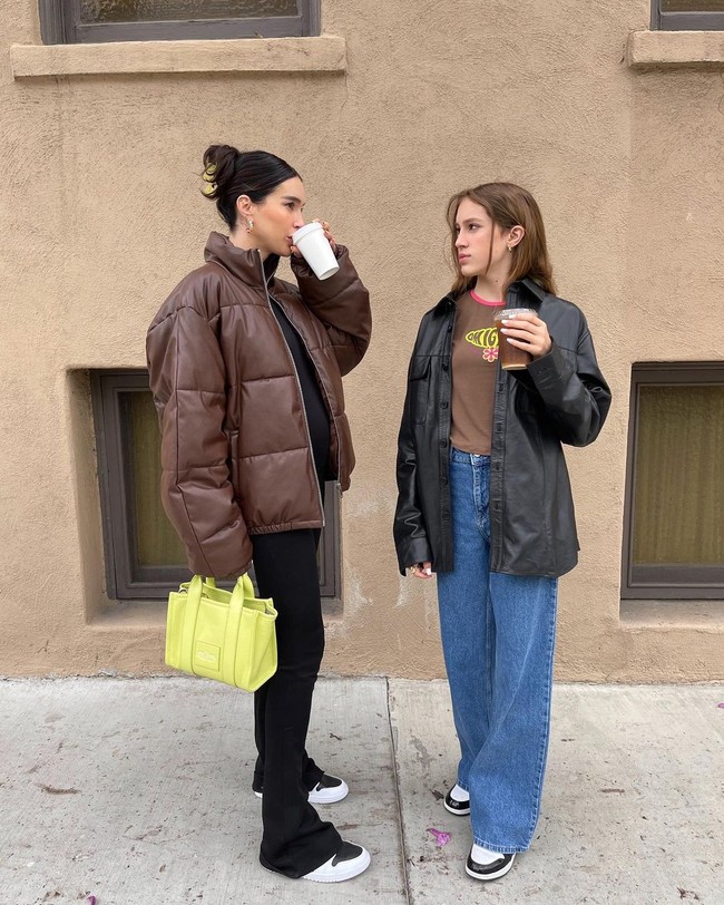 Dia ada di usia di mana ingin terlihat keren dan tidak ingin sama dengan ibunya. Aku memastikan kembali apa dia ingin pakai warna putih juga dan asal itu dress yang ringan dan ceria, dia mau, kata Brittany.Foto: Instagram @ brittanyxavier