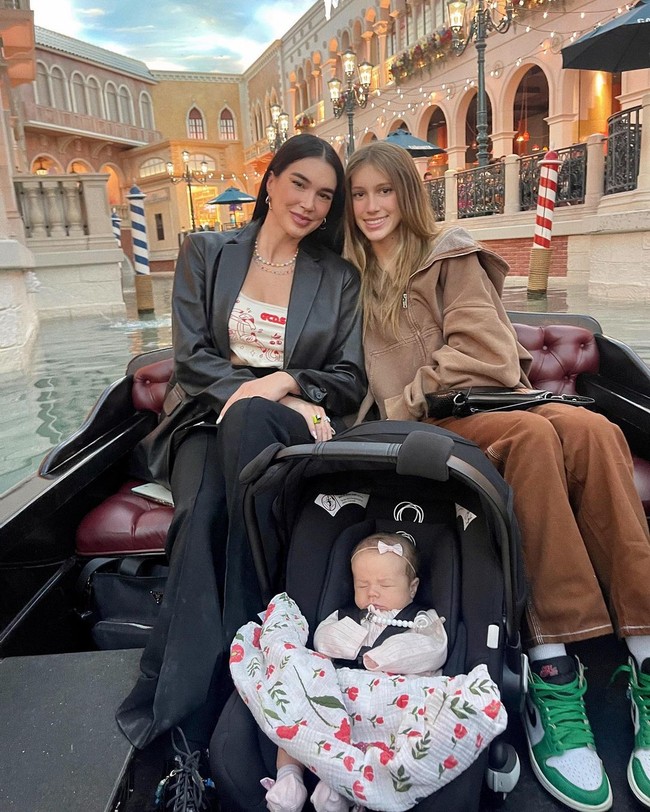 Brittany pun baru-baru ini melahirkan anak keduanya. Di Instagram, Jaydyn terlihat menantikan sang adik. Foto: Instagram @ brittanyxavier