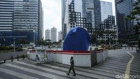 Hingga kini Tugu yang dibangun dengan anggaran Rp 800 juta itu tak kunjung dibuka.