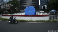Sebelumnya Kepala Dinas Perhubungan DKI Jakarta Syafrin Liputo mengatakan pembangunan tugu sepeda ditargetkan rampung pada bulan Mei 2021.