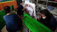Tidak hanya membatik, warga binaan juga belajar kerajinan batik cap.