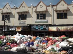 Pasar di Polman Dipenuhi Sampah, Pedagang Keluhkan Bau Busuk dan Belatung