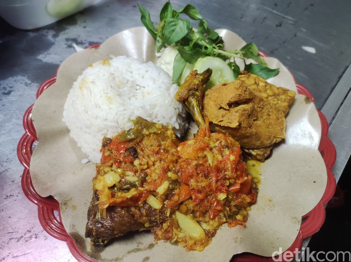 Ayam Penyet Pedas Mendesah