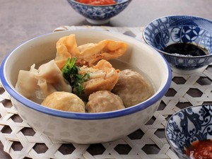 5 Warung Bakso Langganan Artis, dari Nikita Mirzani hingga Syahrini