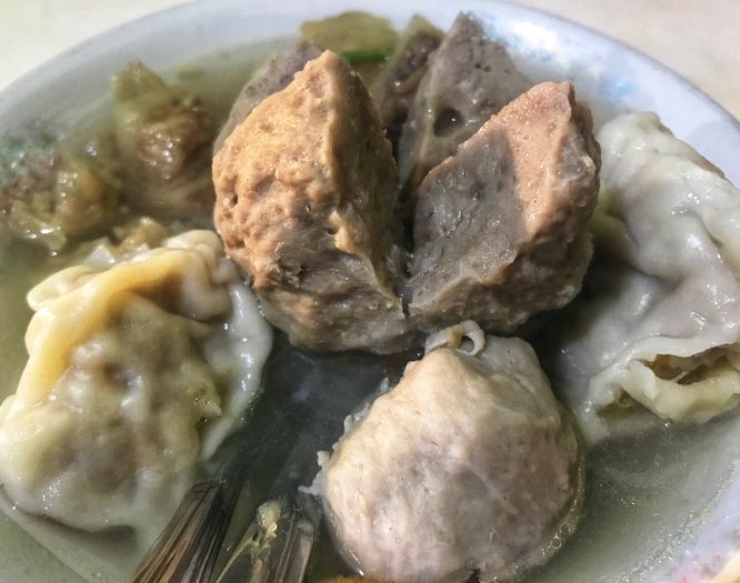 Bakso langganan artis