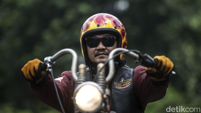 Bukan Mandalika, Motor-motor Klasik ini Balapan di Ancol Sejumlah pembalap memacu kecepatan motornya dalam pehelatan Nostalgia Balapan di kawasan Pasar Seni, Taman Impian Jaya Ancol, Sabtu (19/3/2022).