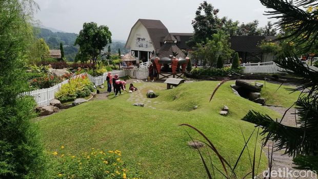 Kawasan Prigen, Kabupaten Pasuruan selama ini dikenal dengan panorama alam yang memukau. Kawasan yang berada di kaki Gunung Arjuno ini potensinya besar sebagai tempat wisata.