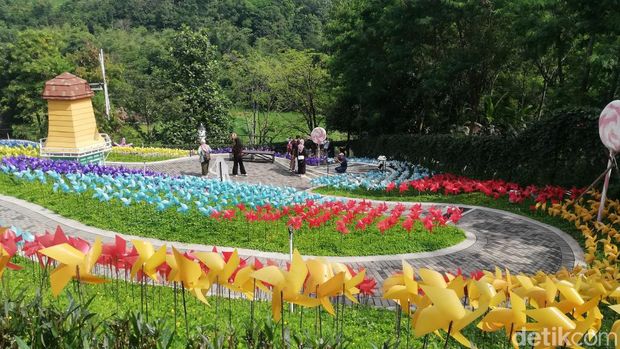 Kawasan Prigen, Kabupaten Pasuruan selama ini dikenal dengan panorama alam yang memukau. Kawasan yang berada di kaki Gunung Arjuno ini potensinya besar sebagai tempat wisata.