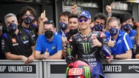 Quartararo akhirnya meraih pole position disusul Jorge Martin dan Johann Zarco yang melesat di saat-saat akhir untuk mengunci posisi ketiga. Brad Binder dan Enea Bastianini juga melaju untuk start keempat serta kelima. AP Photo/Achmad Ibrahim