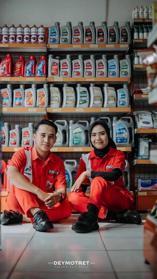 Foto viral prewedding sejoli di SPBU.