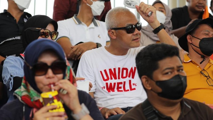 Ganjar Pranowo dan istri menyaksikan kualifikasi MotoGP di Sirkuit Mandalika.