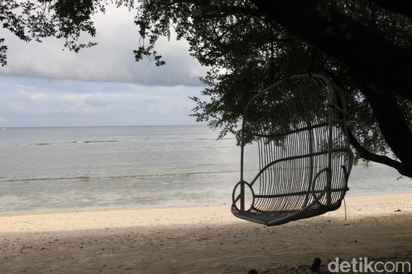 Namun pekan lalu tingkat okupansi meningkat dari 350 kamar menjadi lebih dari 800 kamar pada 17 Maret. Total kamar di Gili Trameno (Trawangan, Air dan Meno) mencapai sekitar 4.500 kamar. Namun pekan lalu tingkat okupansi meningkat dari 350 kamar menjadi lebih dari 800 kamar pada 17 Maret. Total kamar di Gili Trameno (Trawangan, Air dan Meno) mencapai sekitar 4.500 kamar.
