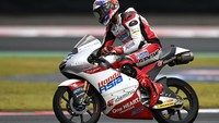Dalam sesi kualifikasi Moto3 di Pertamina Mandalika International Street Circuit, Sabtu (19/3/2022) siang WIB, Mario Aji sempat harus melewati Q1. Namun, dia berhasil lolos ke Q2 setelah menempati posisi kedua di Q1.